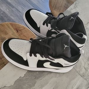 Nike jordan youth 5Y brand new!